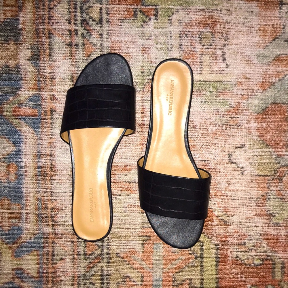 Banana Republic Black Faux Crocodile Slides